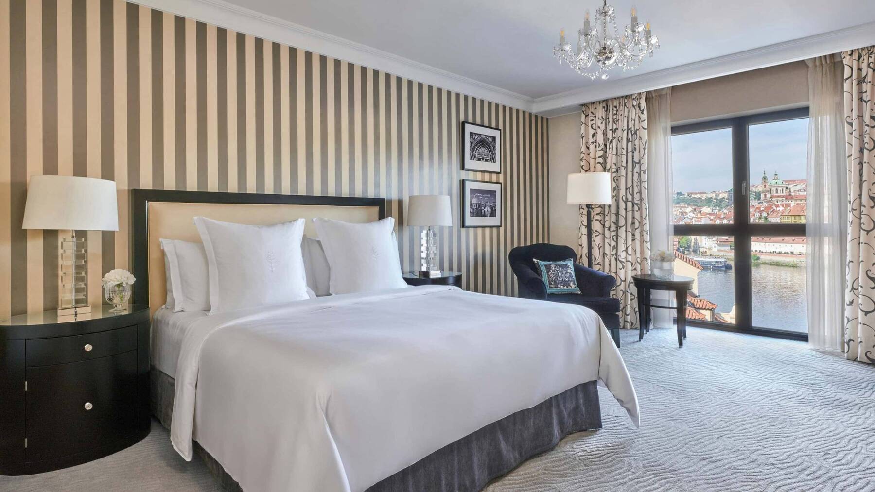 Premier River Room