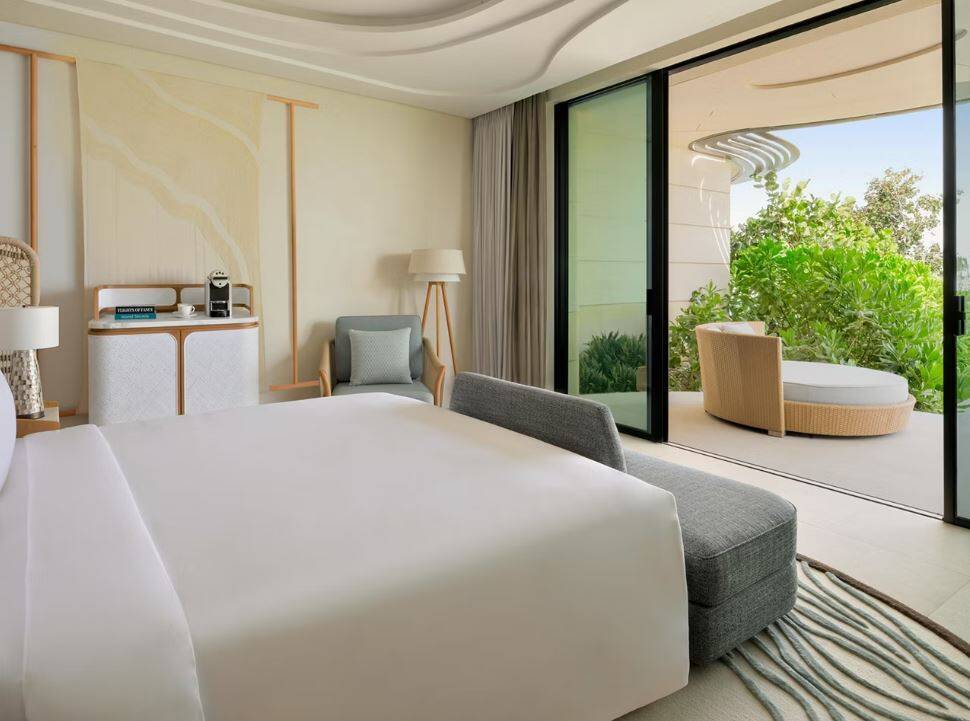 KING JUNIOR SUITE BEACHFRONT