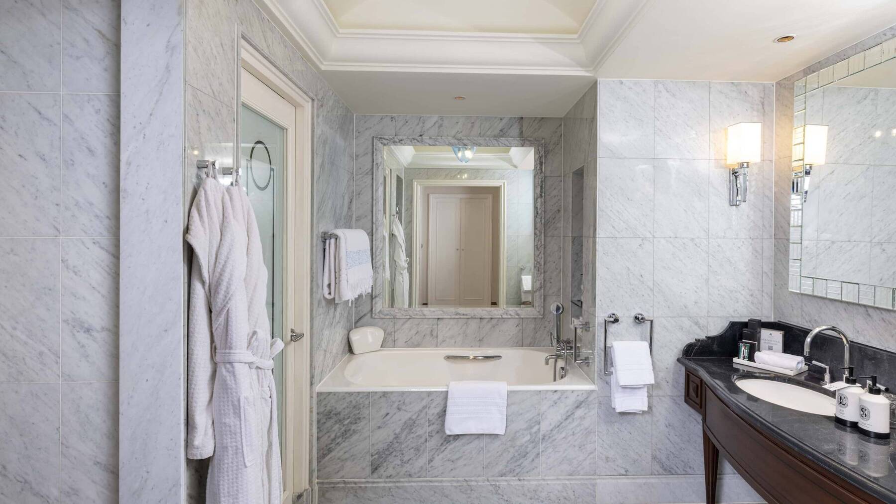 Four Seasons Junior Suite
