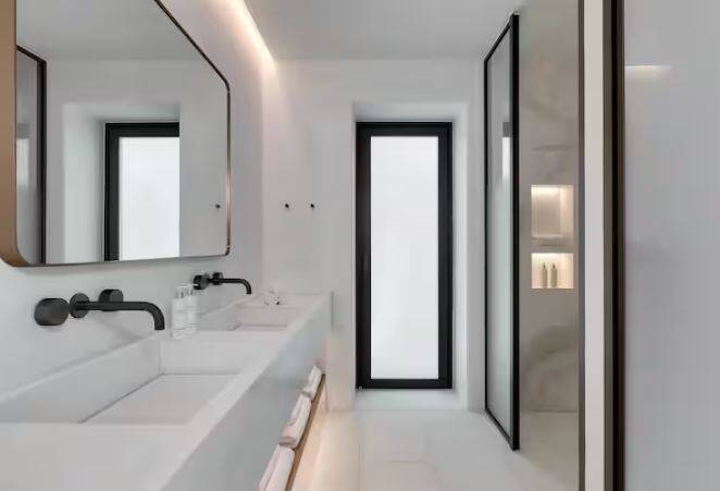 KING SUPERIOR ROOM