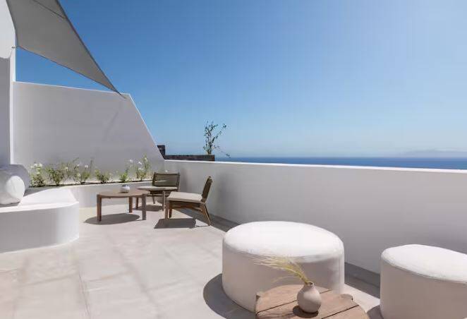 KING PREMIUM ROOM WITH PANORAMIC SEA VIEW