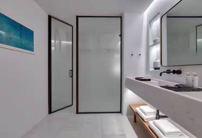KING DELUXE ROOM WITH POOL