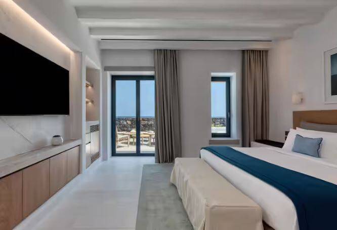 KING DUPLEX SUITE WITH SEA VIEW AND POOL