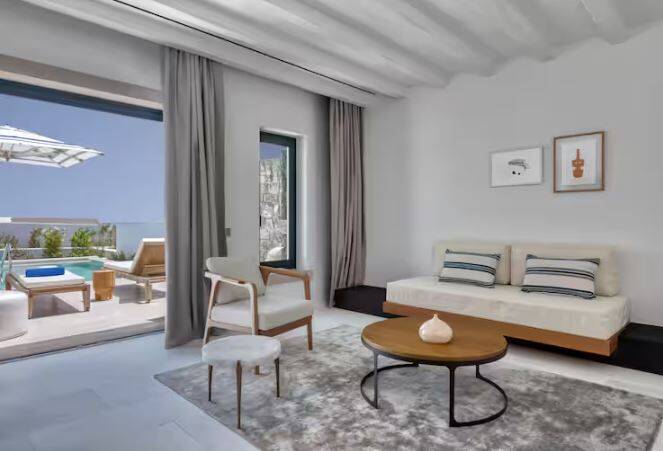 KING DUPLEX SUITE WITH SEA VIEW AND POOL