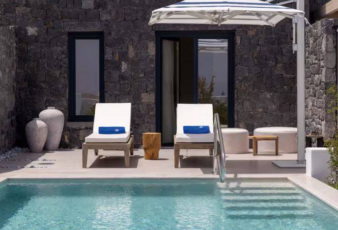 KING DUPLEX SUITE WITH SEA VIEW AND POOL
