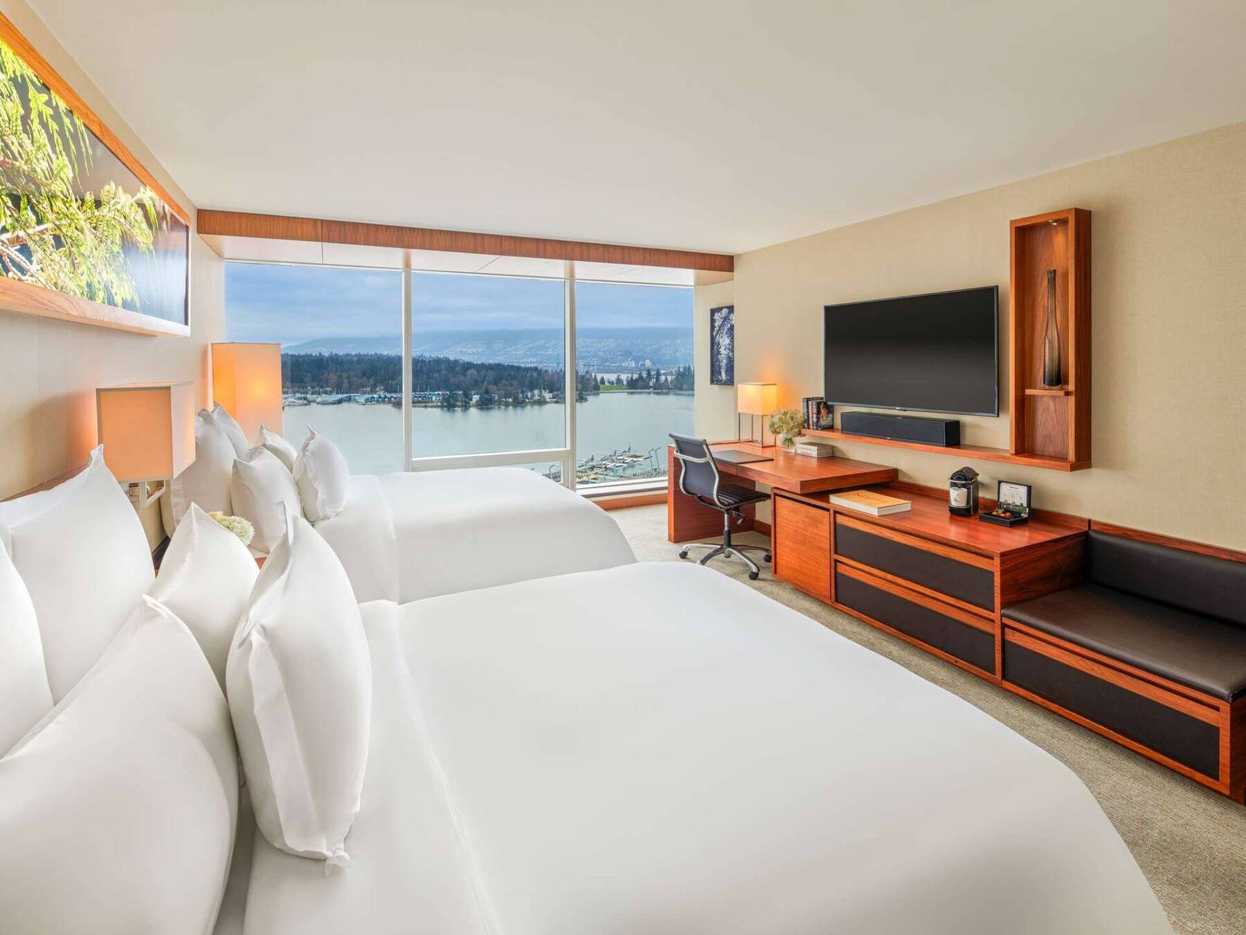 Signature Harbour Mountain View King