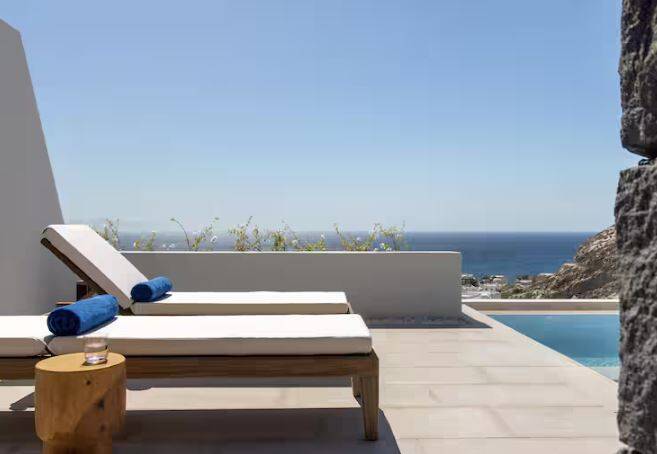 KING PREMIUM ONE BEDROOM SUITE SEA VIEW POOL