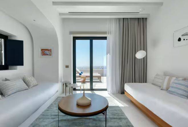 KING PREMIUM ONE BEDROOM SUITE SEA VIEW POOL