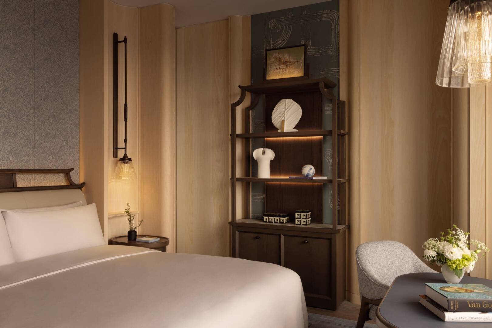 DELUXE KING ROOM 