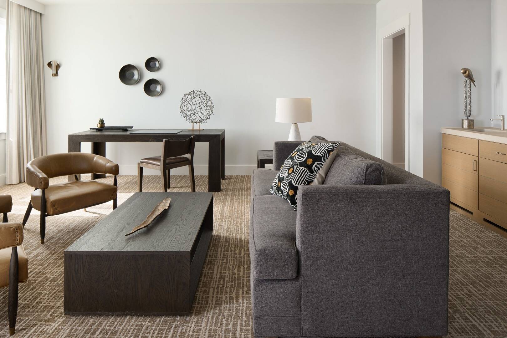 AUSTIN SUITE