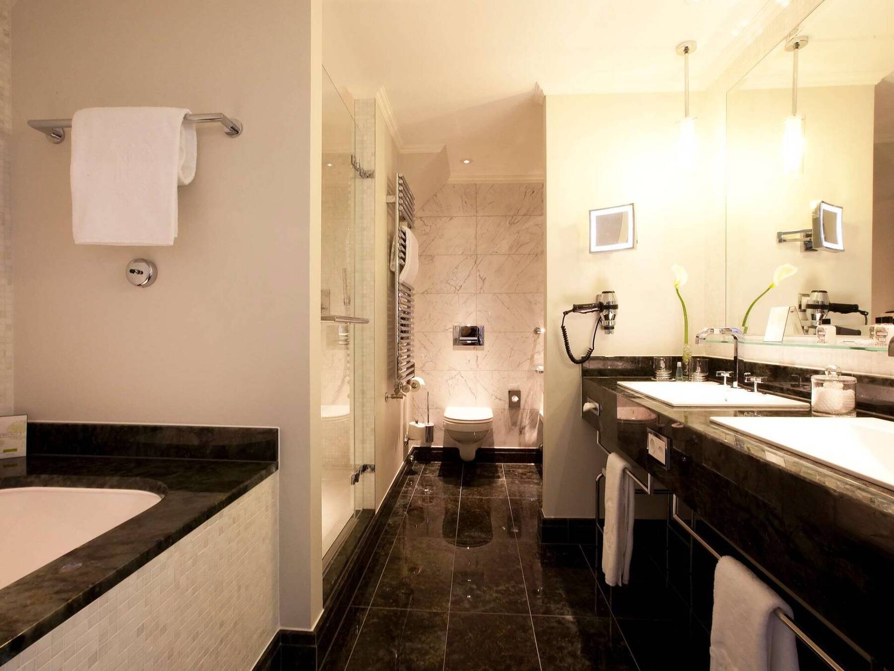 Panorama Lake View Suite
