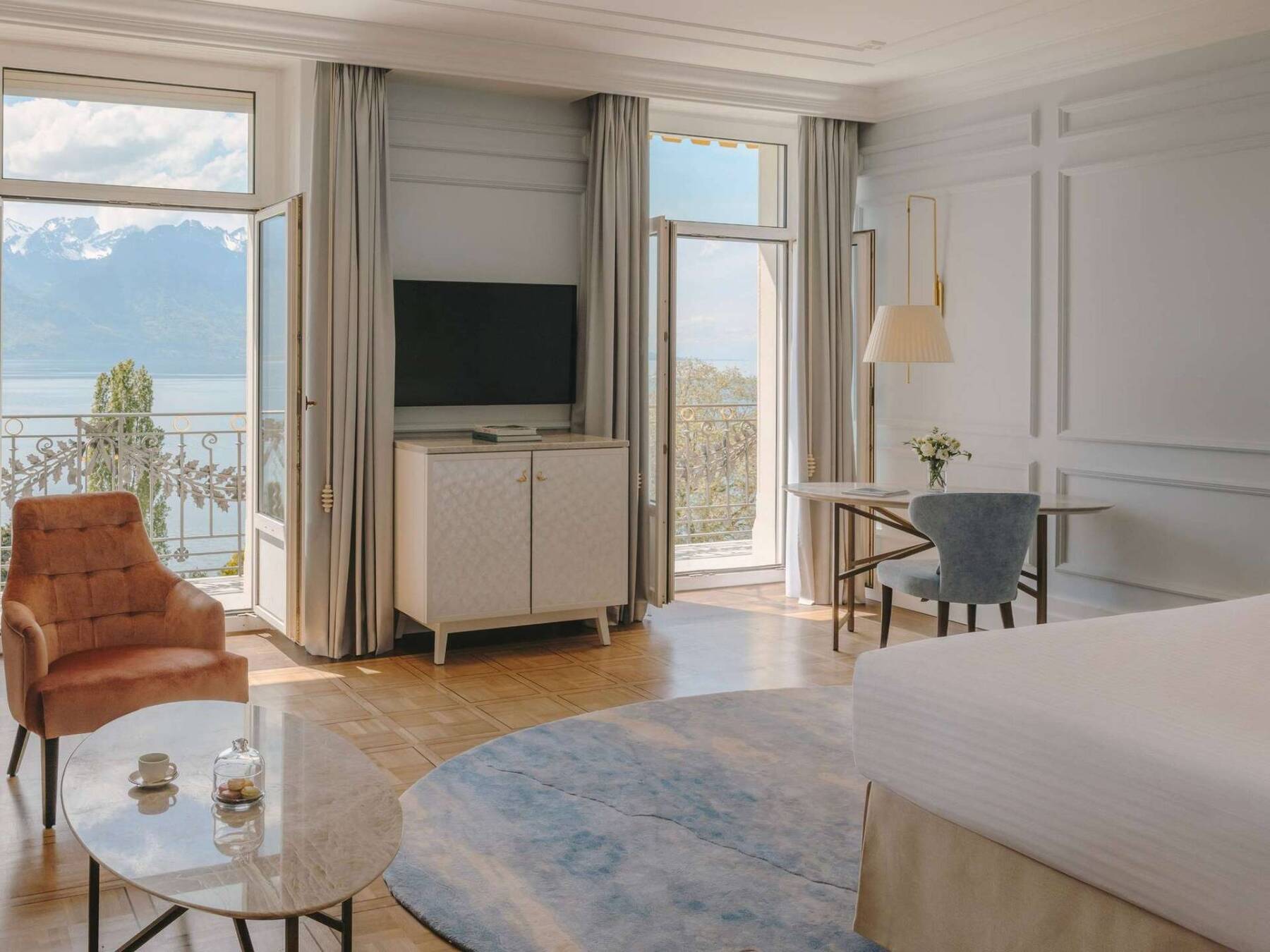 Signature Lake View Room - King Bed