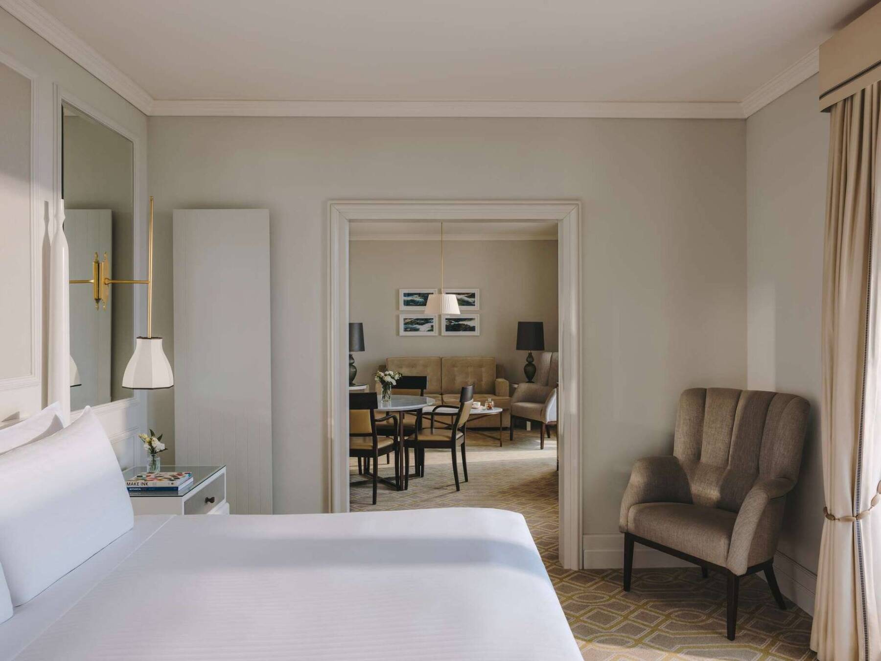 Junior Lake View Suite - King Bed