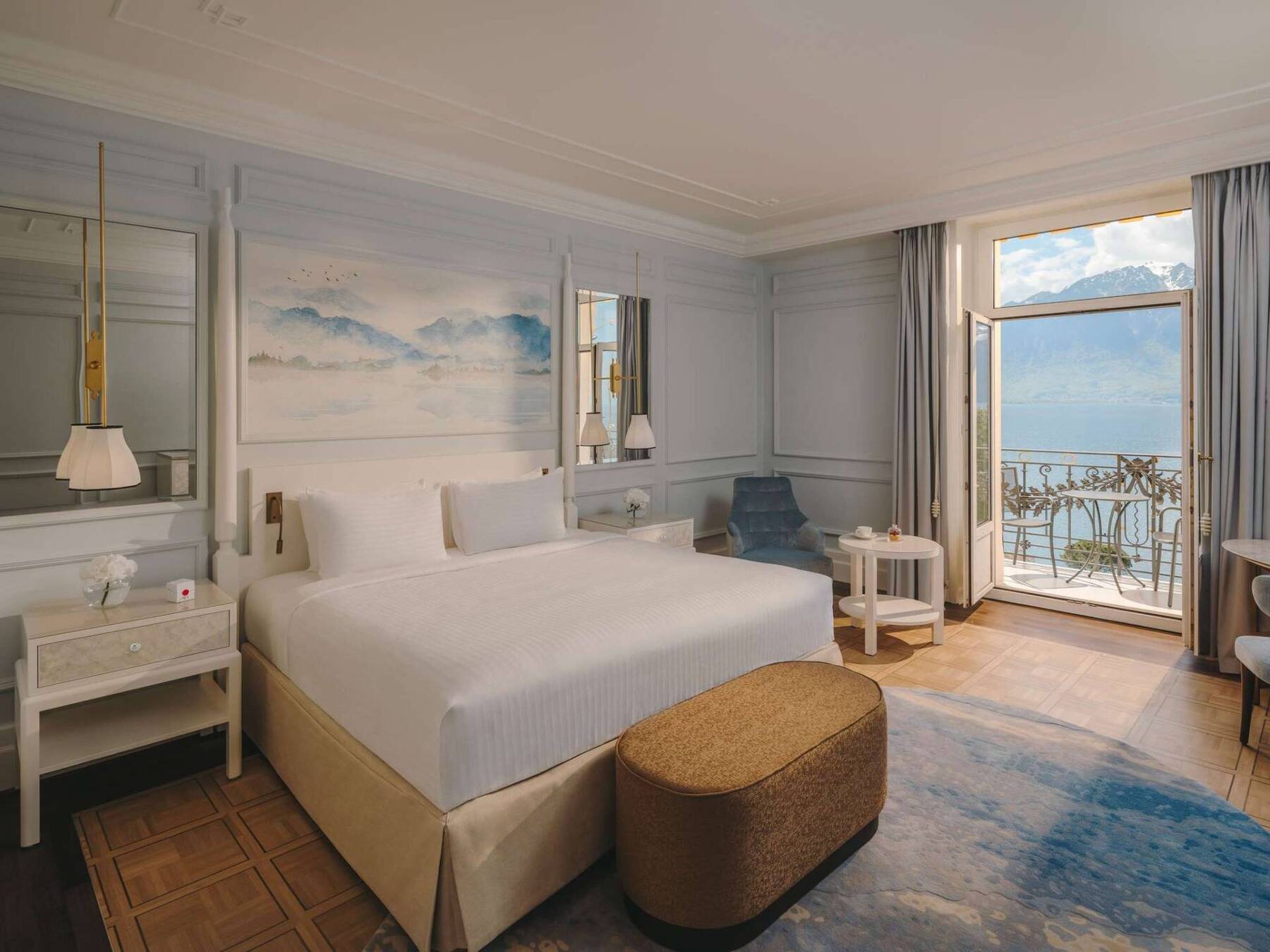 Deluxe Lake View Room - King Bed