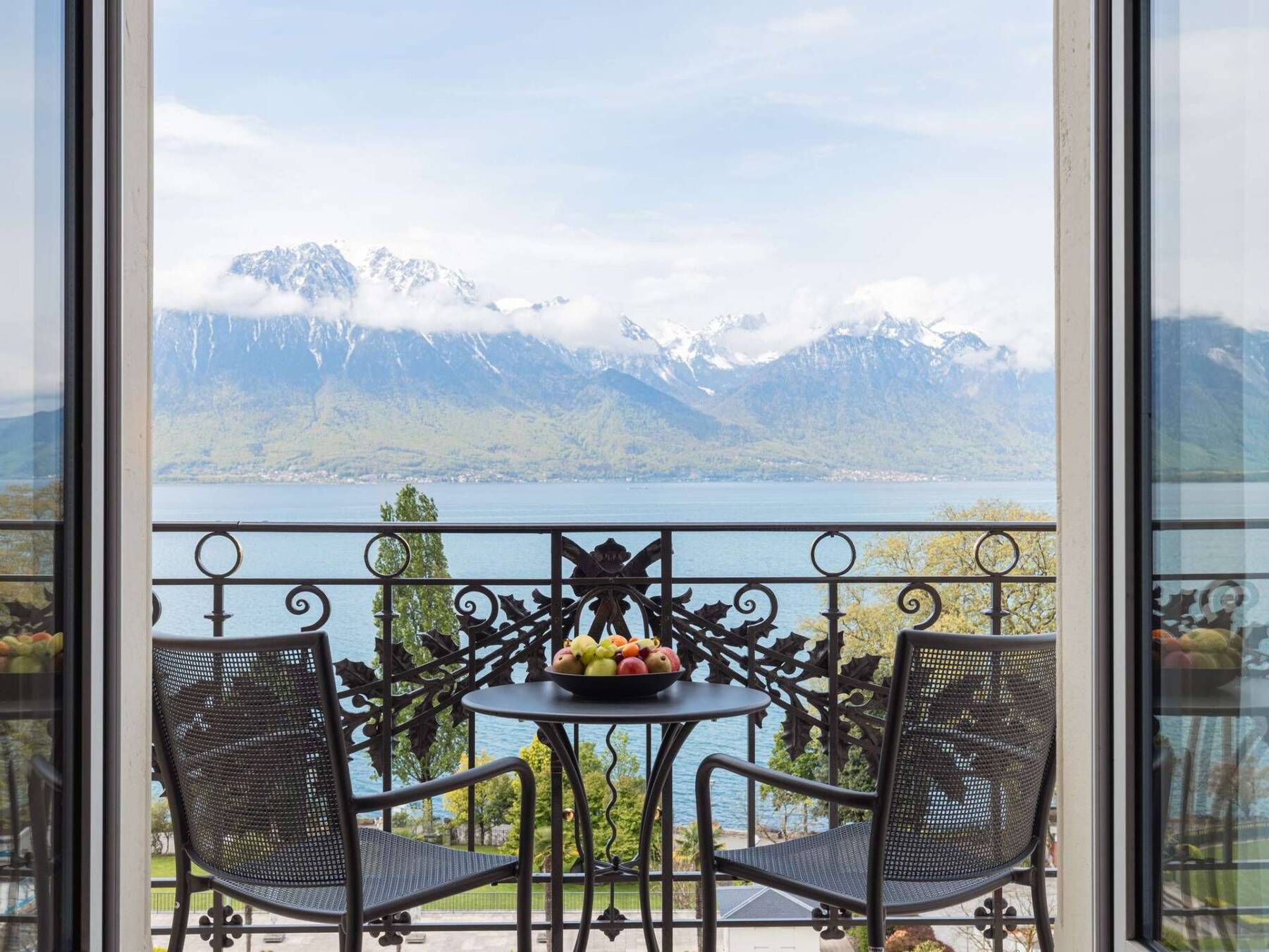 Deluxe Lake View Room - Twin Beds