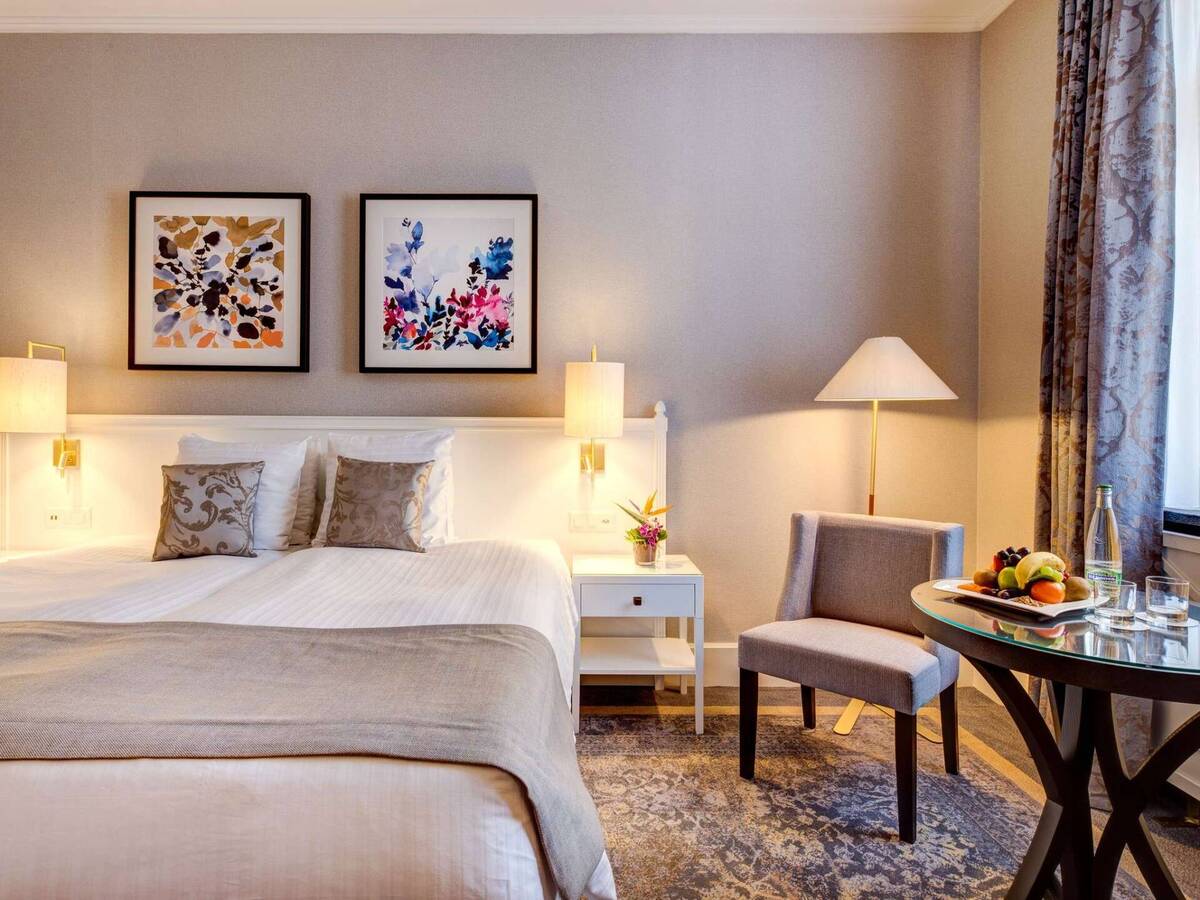 Fairmont City View Room - Queen Bed