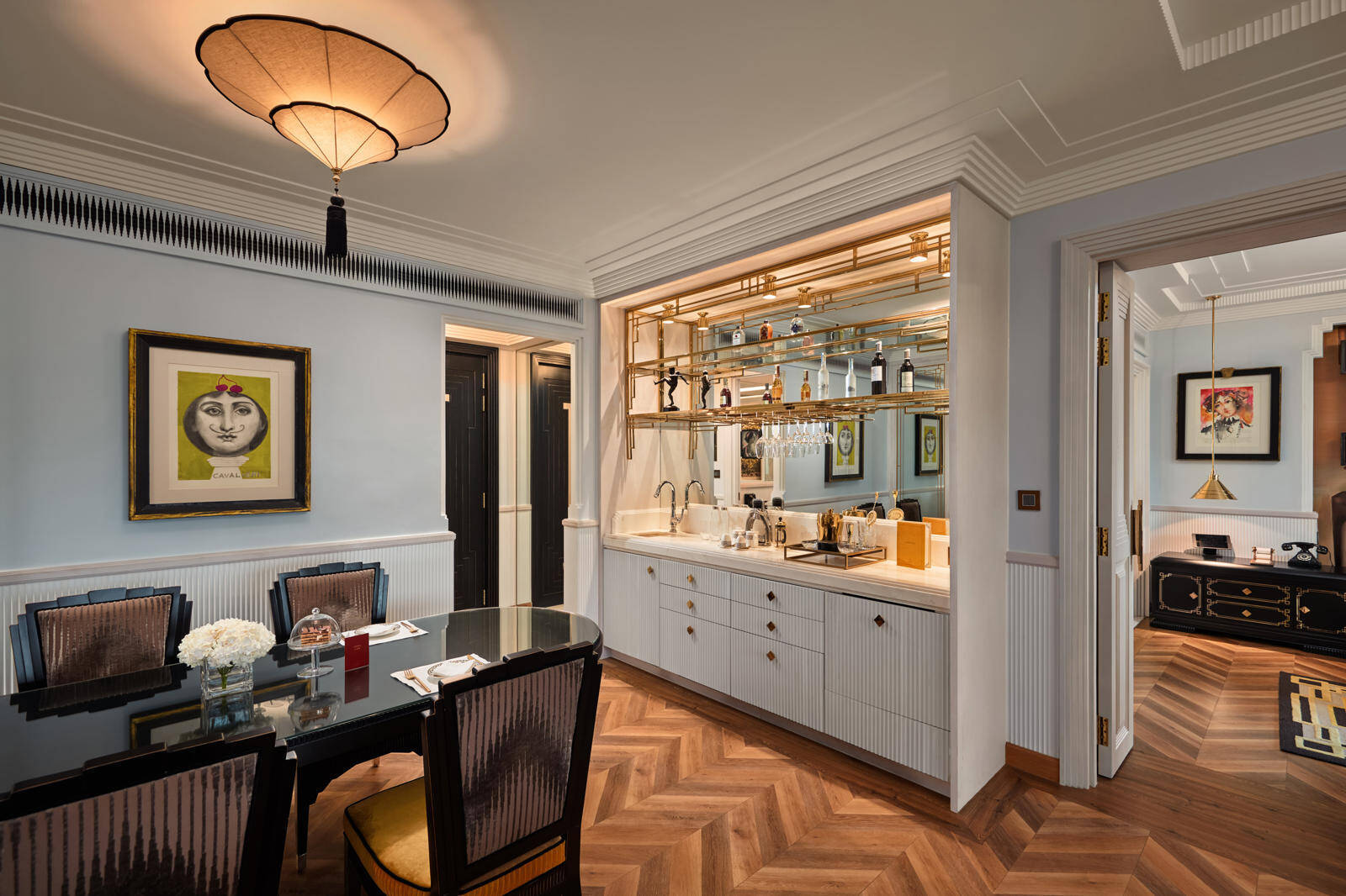 DELUXE SUITE