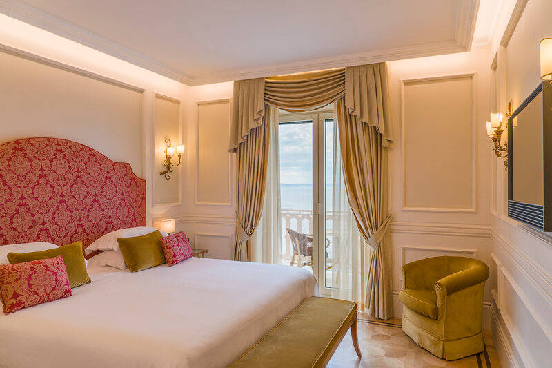 Deluxe Sea View Suite