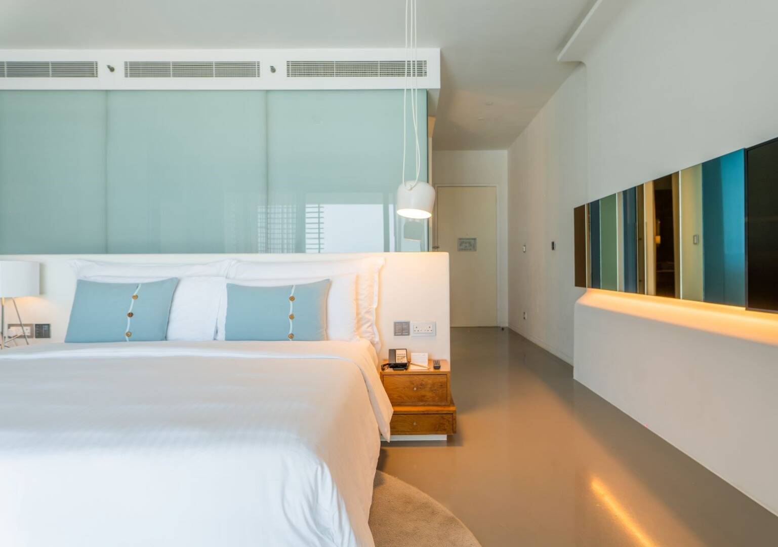 Luux Pool Access King Room