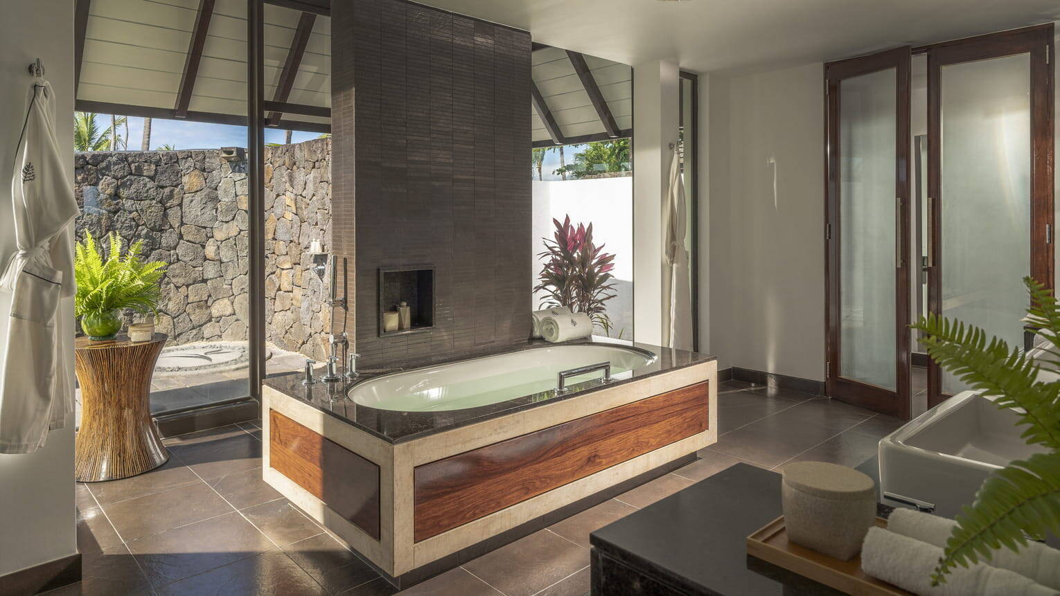 THREE BEDROOM RESIDENCE WITH POOL