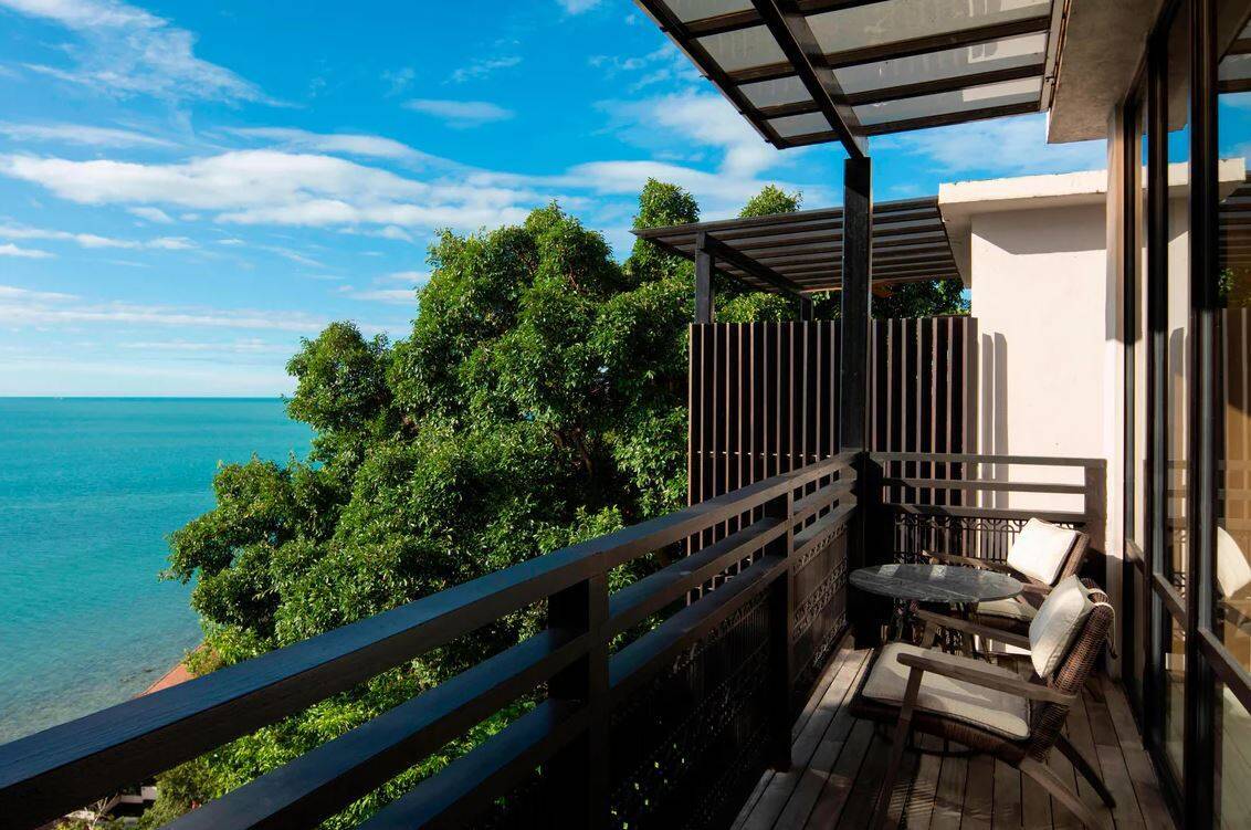 DELUXE OCEAN VIEW CORNER ROOM