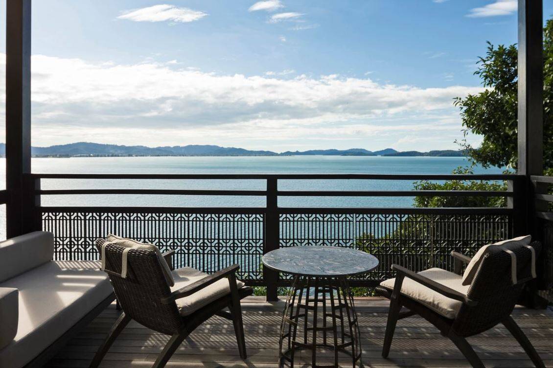 DELUXE OCEAN VIEW CORNER ROOM