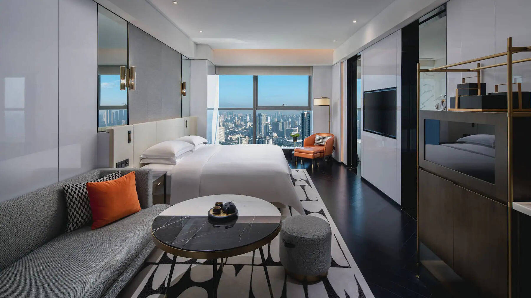 DELUXE RIVER VIEW ROOM KING