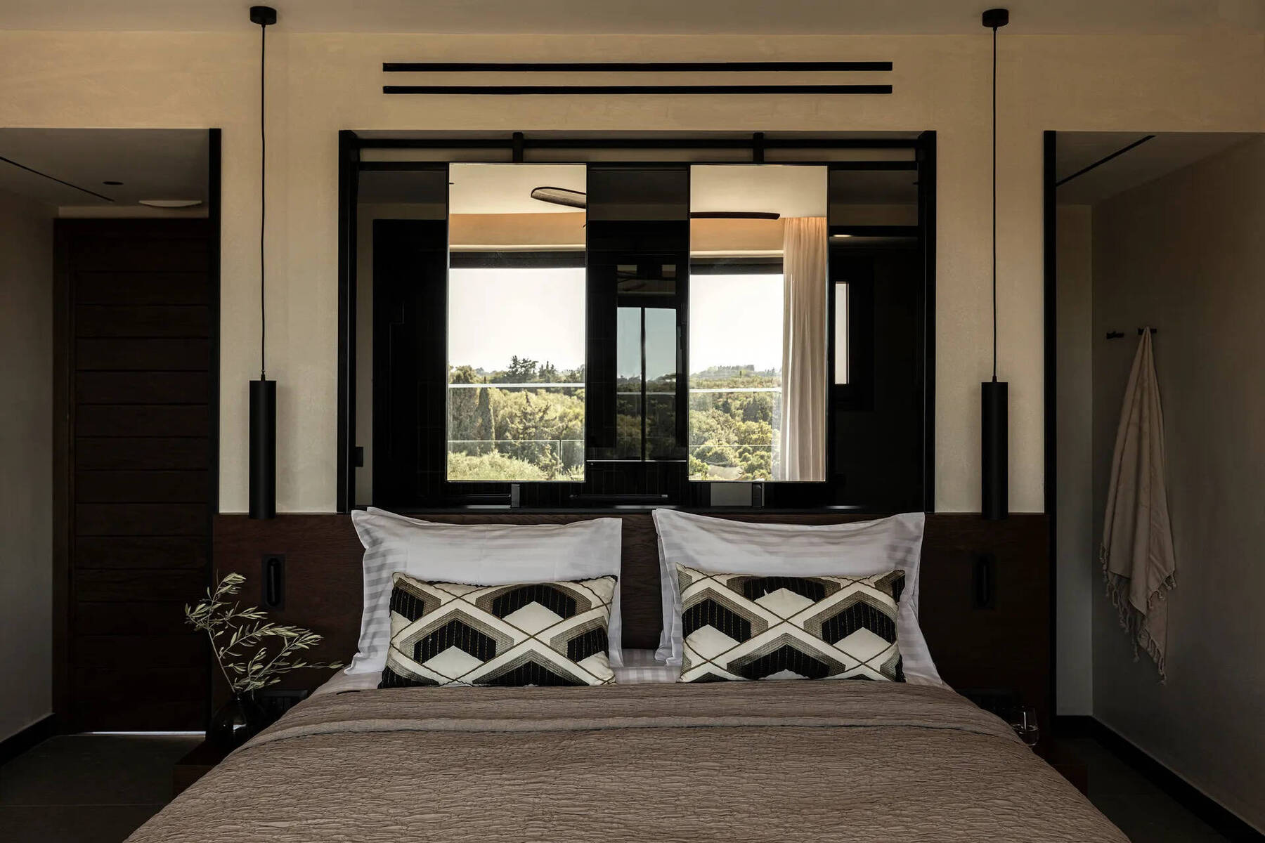 Deluxe Suite Mountain View