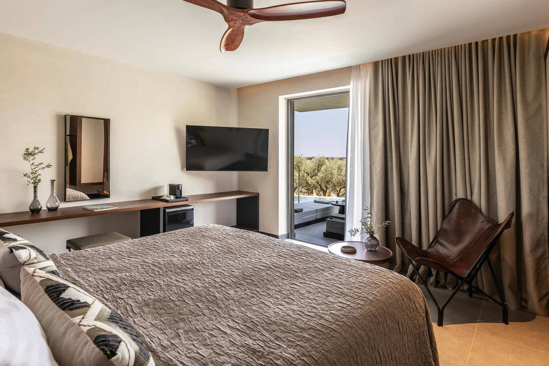 Deluxe Swim-up Suite