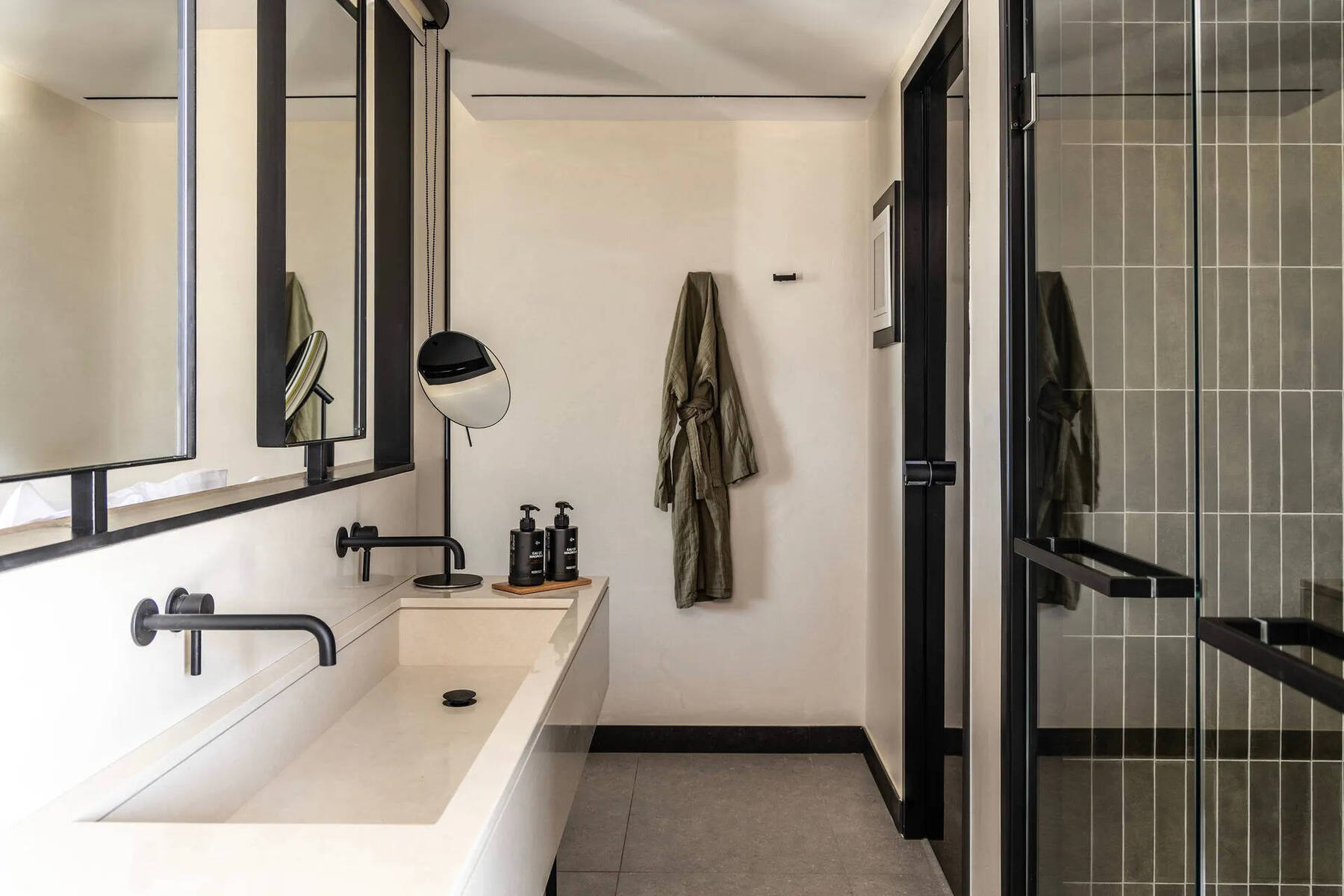 Deluxe Swim-up Suite