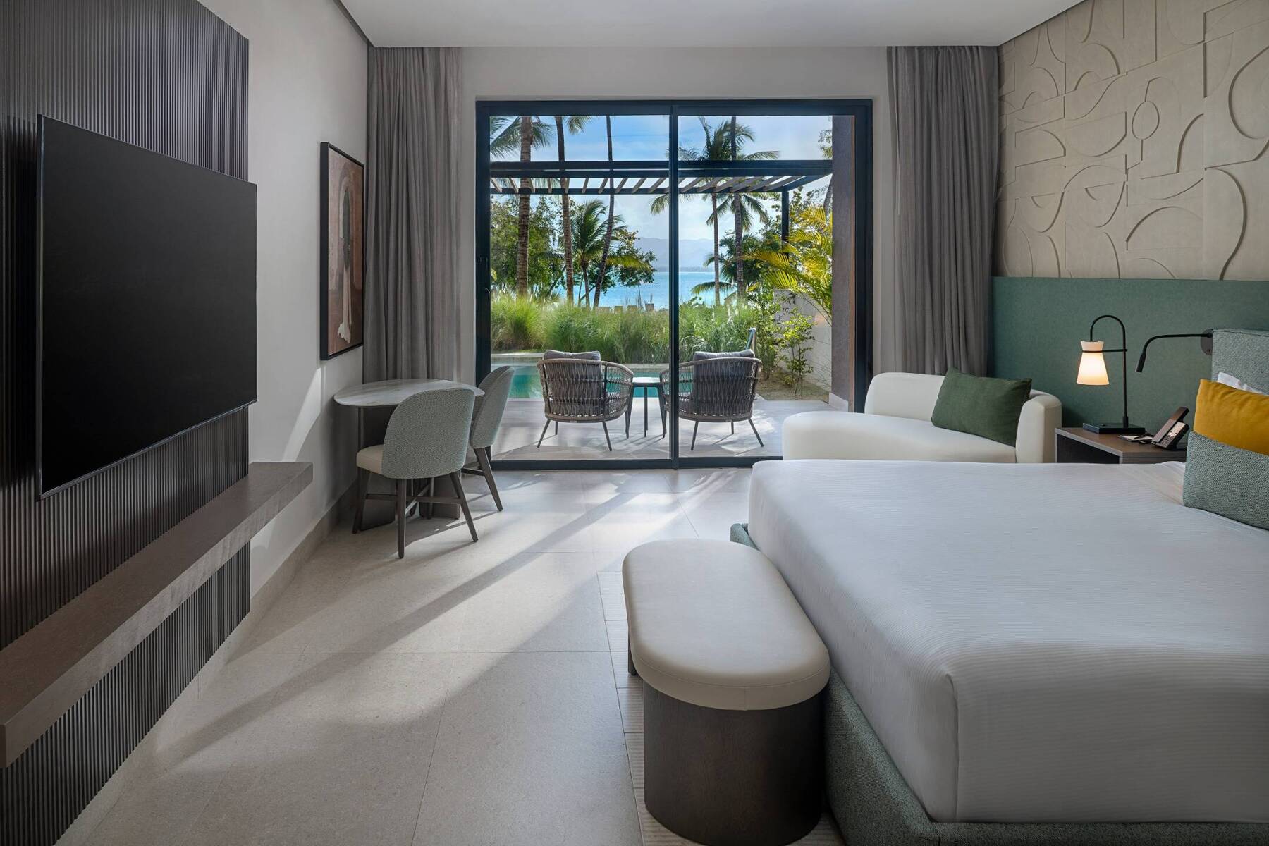 PLUNGE POOL PARTIAL BEACH VIEW KING BED