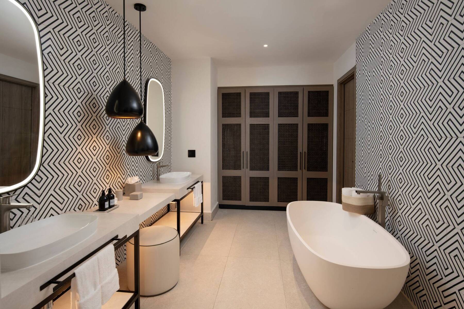 CLUB AZURE ONE BEDROOM SUITE TROPICAL KING
