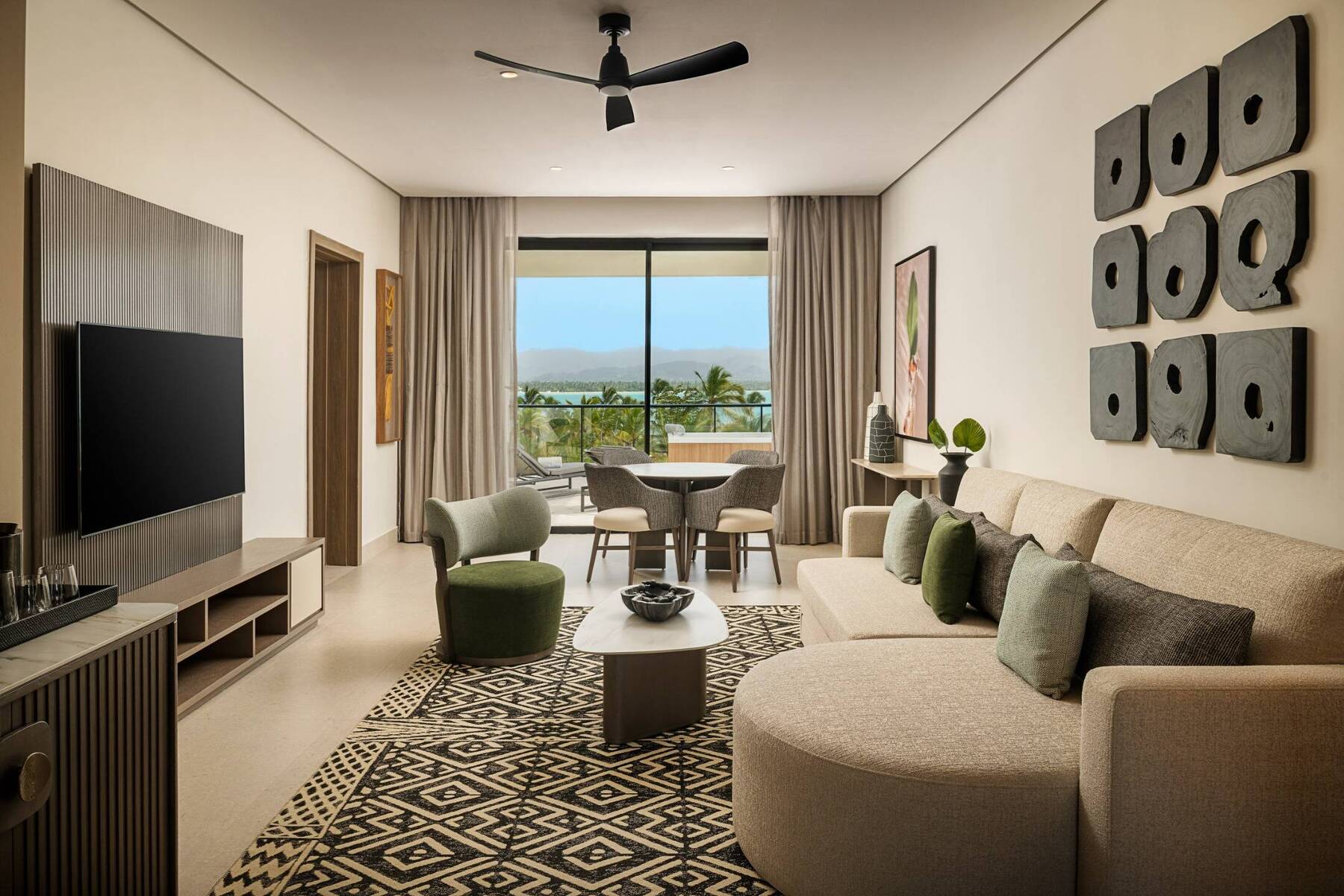 CLUB AZURE ONE BEDROOM SUITE TROPICAL KING