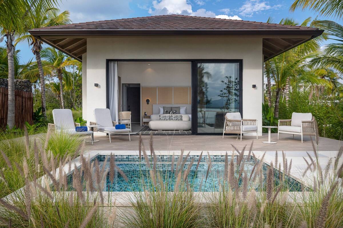 CLUB AZURE OCEANFRONT BUNGALOW STUDIO SUITE KING