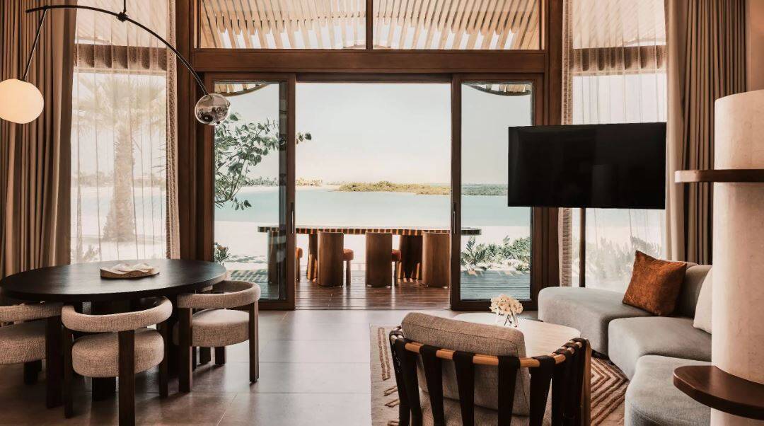 BEACHFRONT ONE BEDROOM SUITE