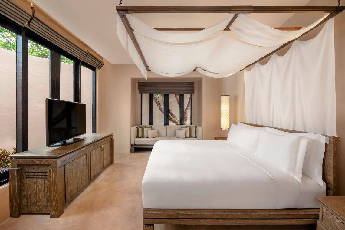 ONE BEDROOM SUITE, SOFA BED