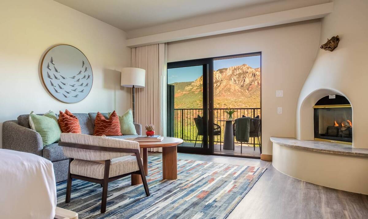 Cliffs Junior Suite ADA with Fire Pit