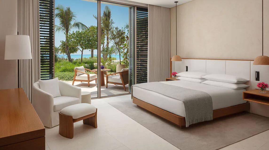 BAY SUITE SEAFRONT PLURGE POOL