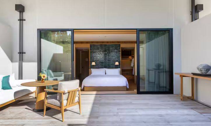 POOLSIDE TERRACE ROOM