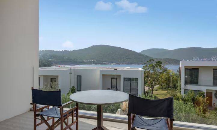KING PREMIUM ROOM WITH BALCONY AND SEA VIEW