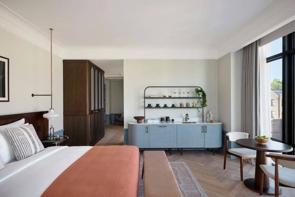CORNER JUNIOR SUITE