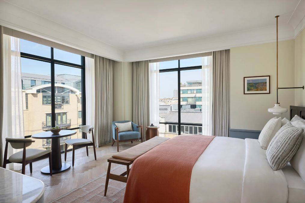 CORNER JUNIOR SUITE
