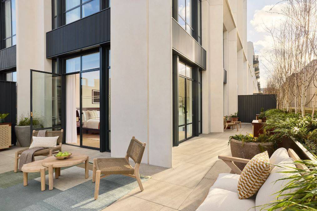 CORNER JUNIOR TERRACE SUITE