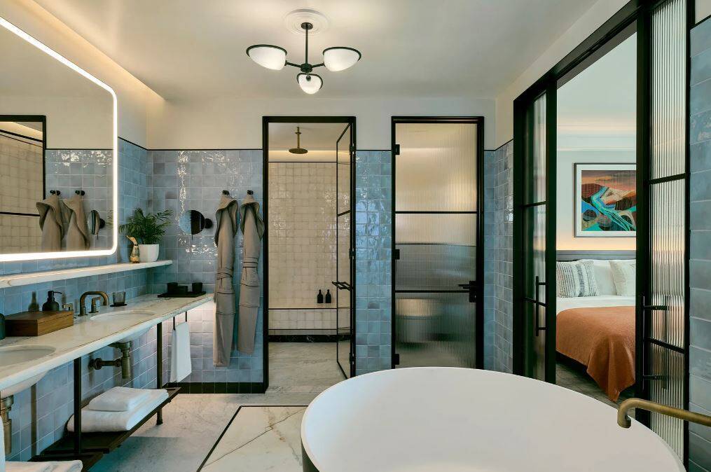 COURTYARD SUITE