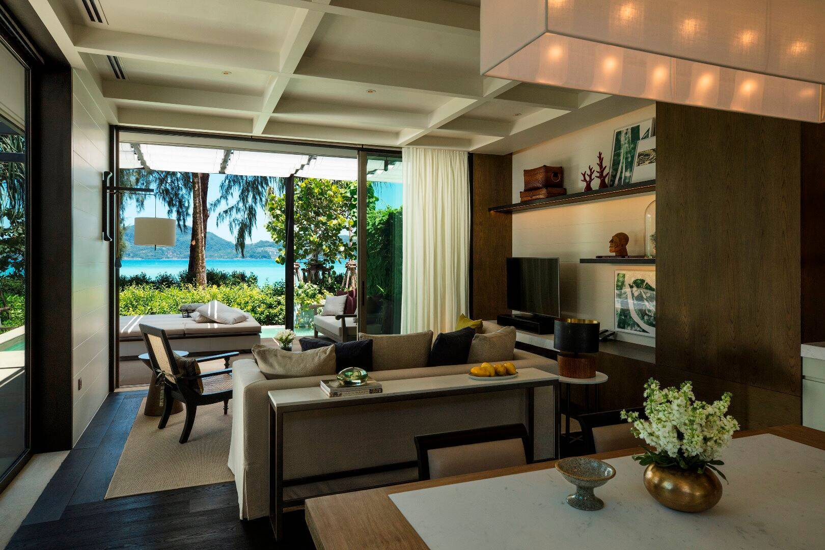 Beachfront Pool King Villa