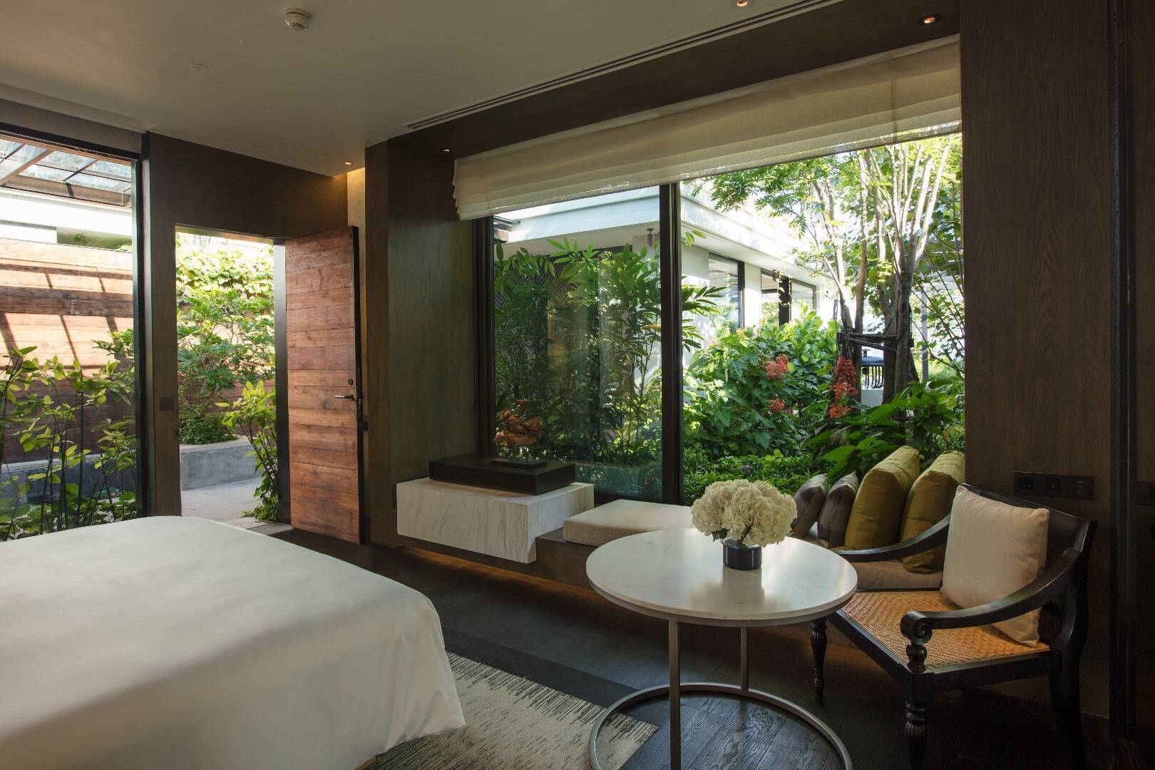 Beachfront Pool King Villa