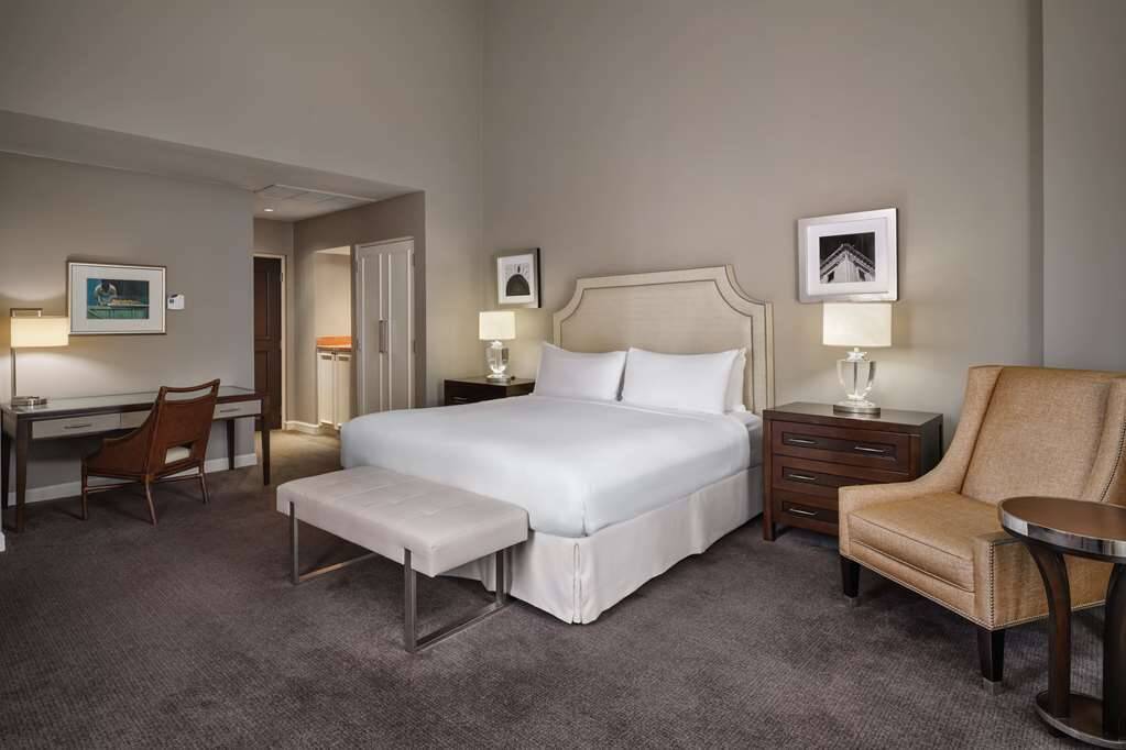 Deluxe Classic King Guest Room