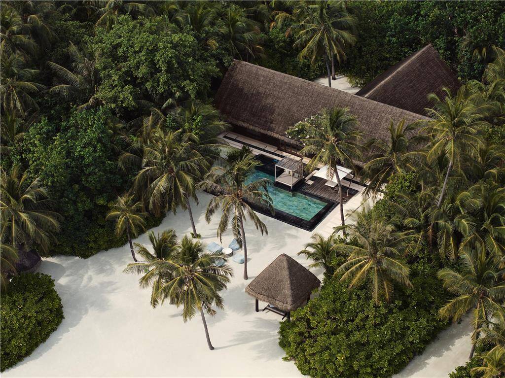 Grand Beach Villa with Pool