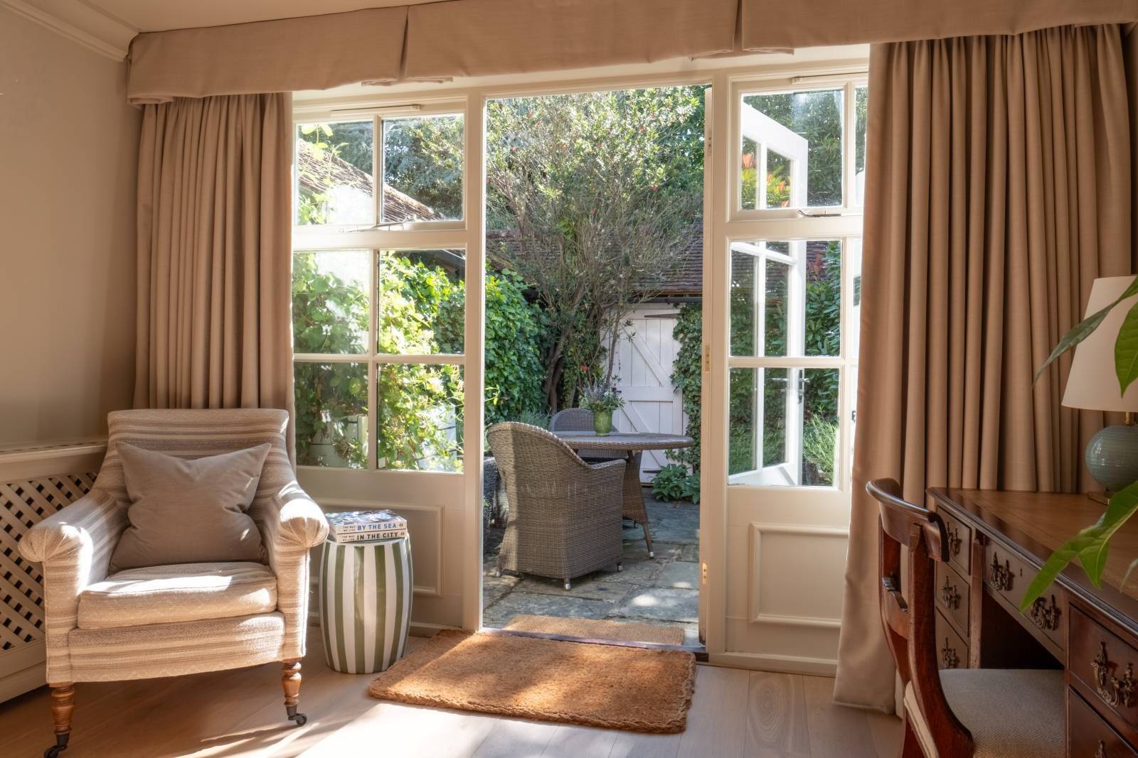 ESTATE ROOM