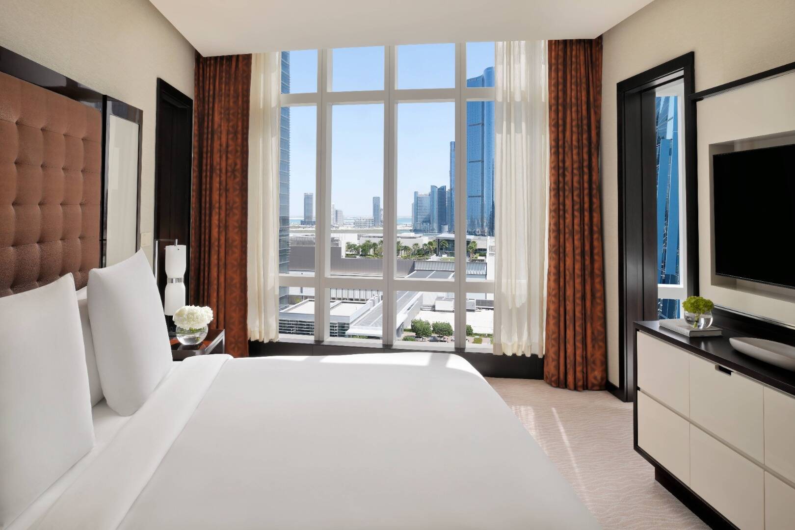 Manor Club Deluxe Suite Skyline View 